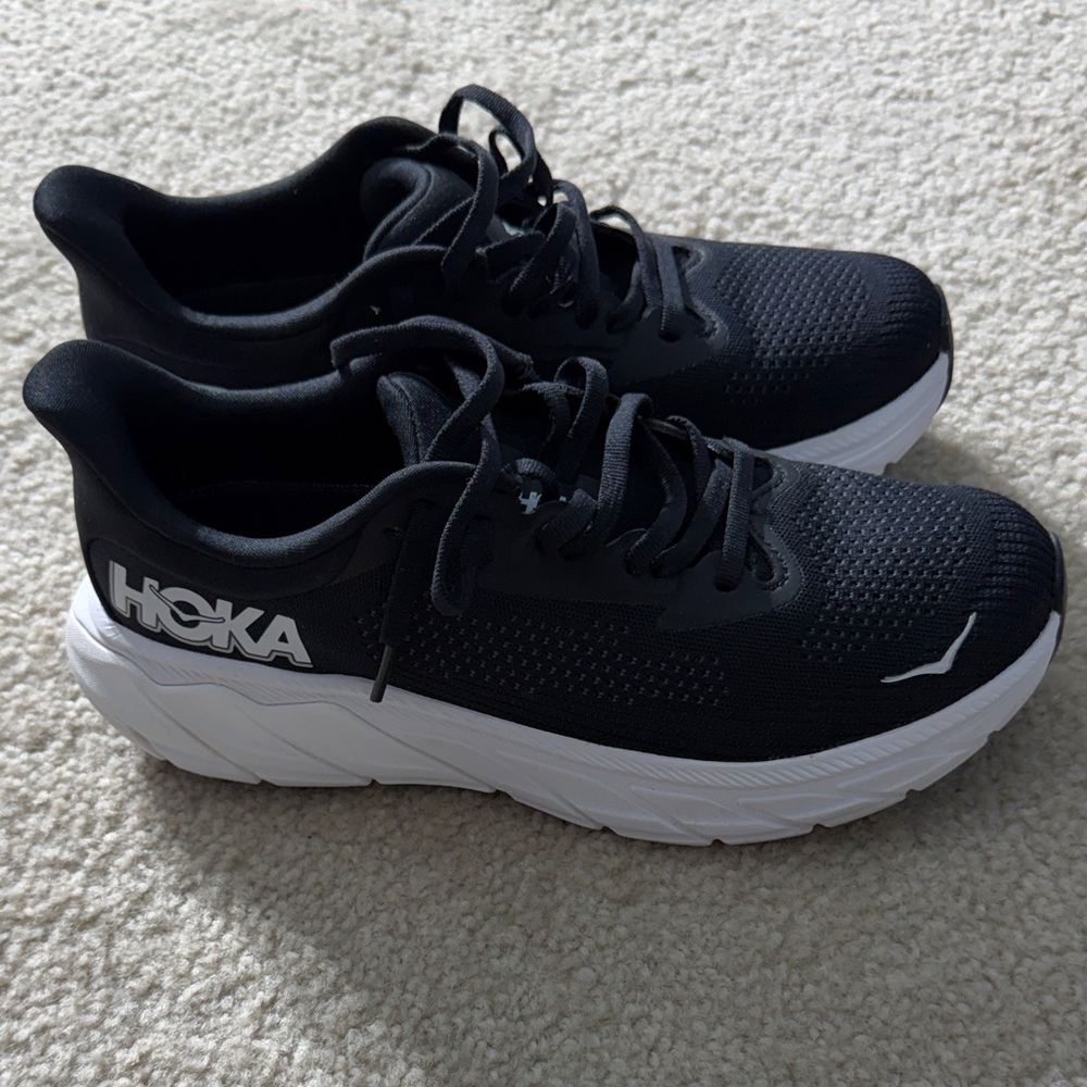 Hoka Arahi 7 Black and White Running Sneakers